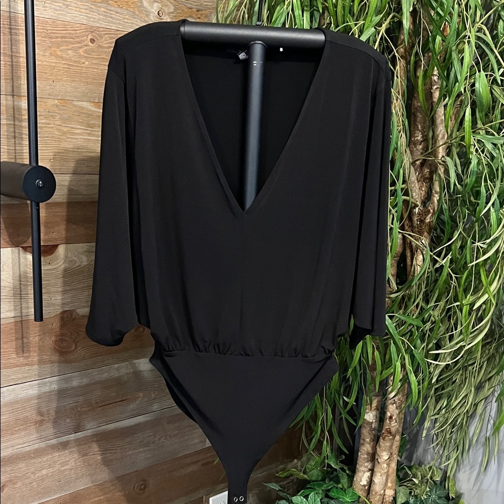 Forever 21 deep V neck bodysuit with batwing sleeves. XL. Black